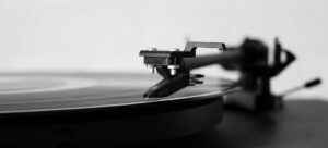 Vinil Rodoviário: Lendas Sonoras e Mistérios do Toca-Discos Antigo