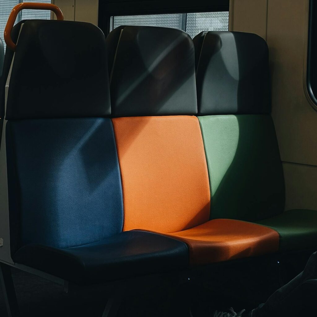 Cores dos Assentos de Metrô: Segredos e Psicologia Revelados