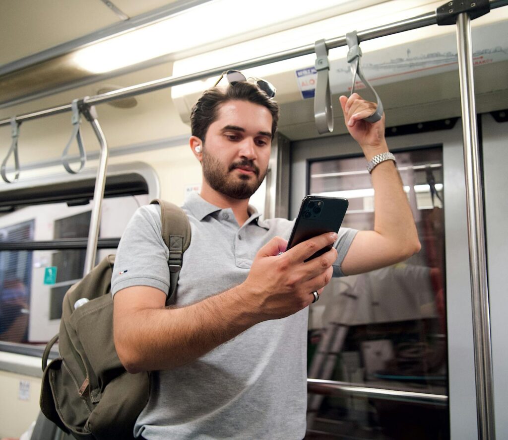 Metrô Sem Barulho: Guia Essencial da Política de Fones de Ouvido