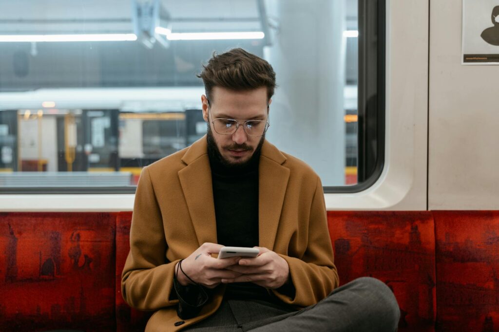 Suporte Celular Trem: Conforto Ergonômico no Pé de Apoio!