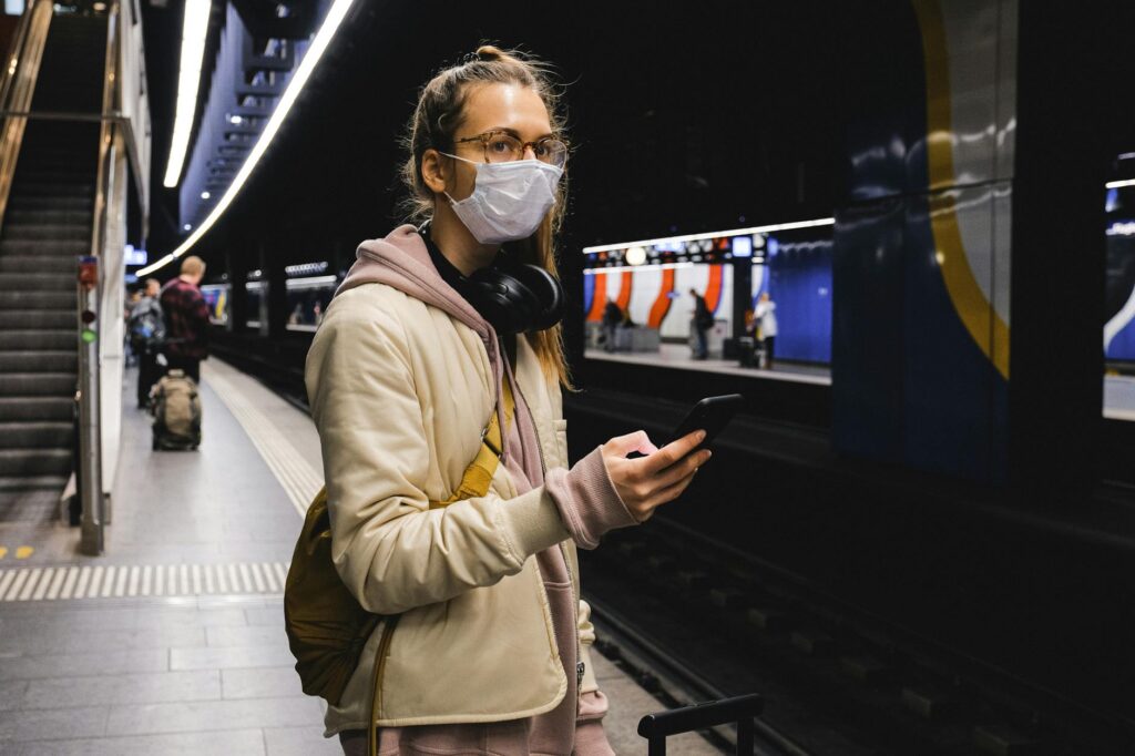Fones de Ouvido no Metrô: Proteja Sua Audição e a Paz Alheia